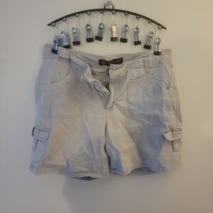 Gloria Vanderbilt Light Gray Women's Cargo Shorts